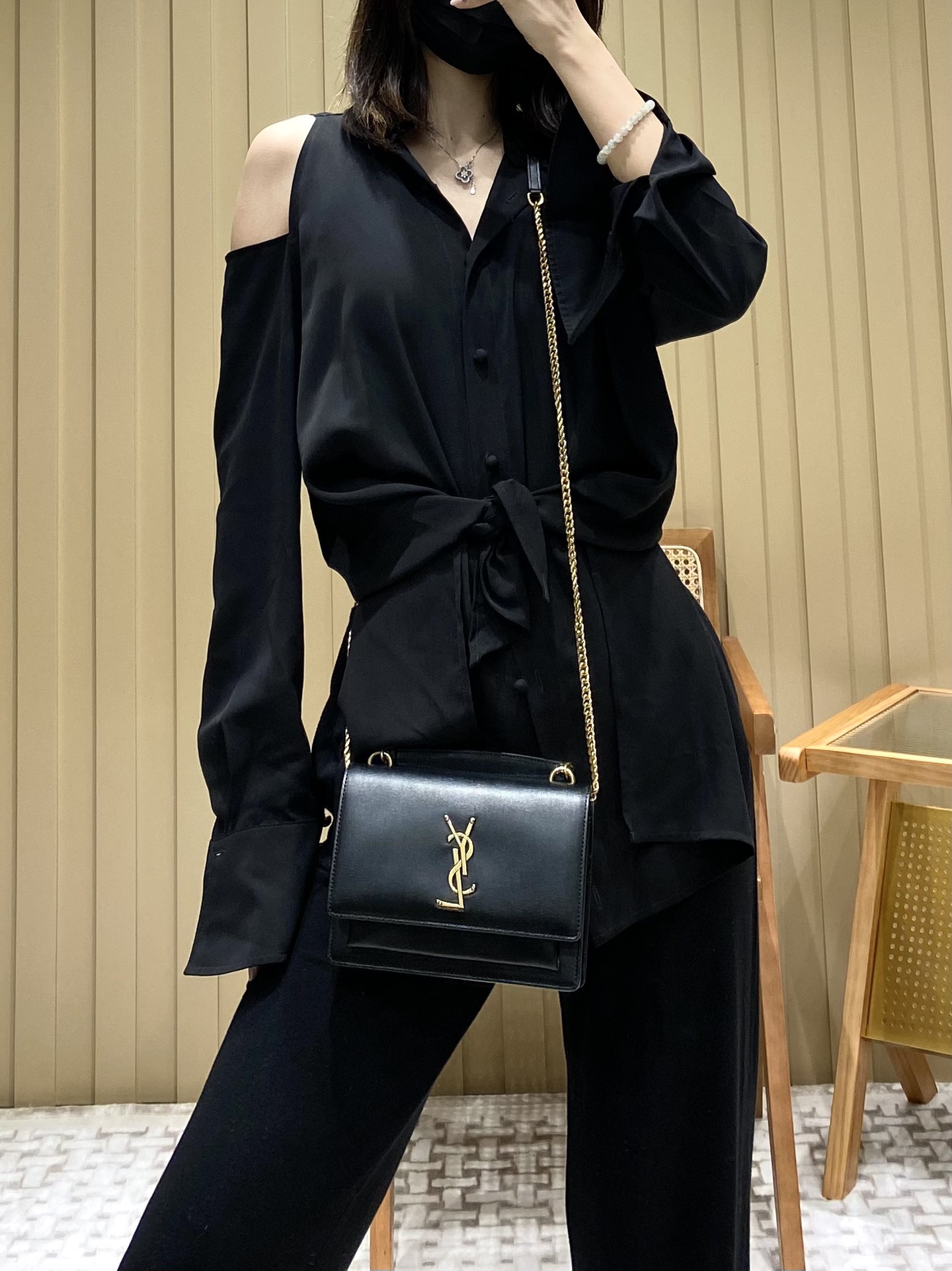 YSL ๐บ๐๐๐๐๐ ๐พ๐๐ 19CM ็็ญพ็บนๆฅ่ฝๅ
533026้ป่ฒ/้ๆฃ