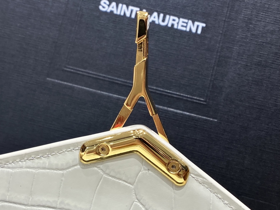 YSL 𝐂𝐚𝐬𝐬𝐚𝐧𝐝𝐫𝐚 Mini 20CM 鳄鱼纹手拎包 602716白色/金扣