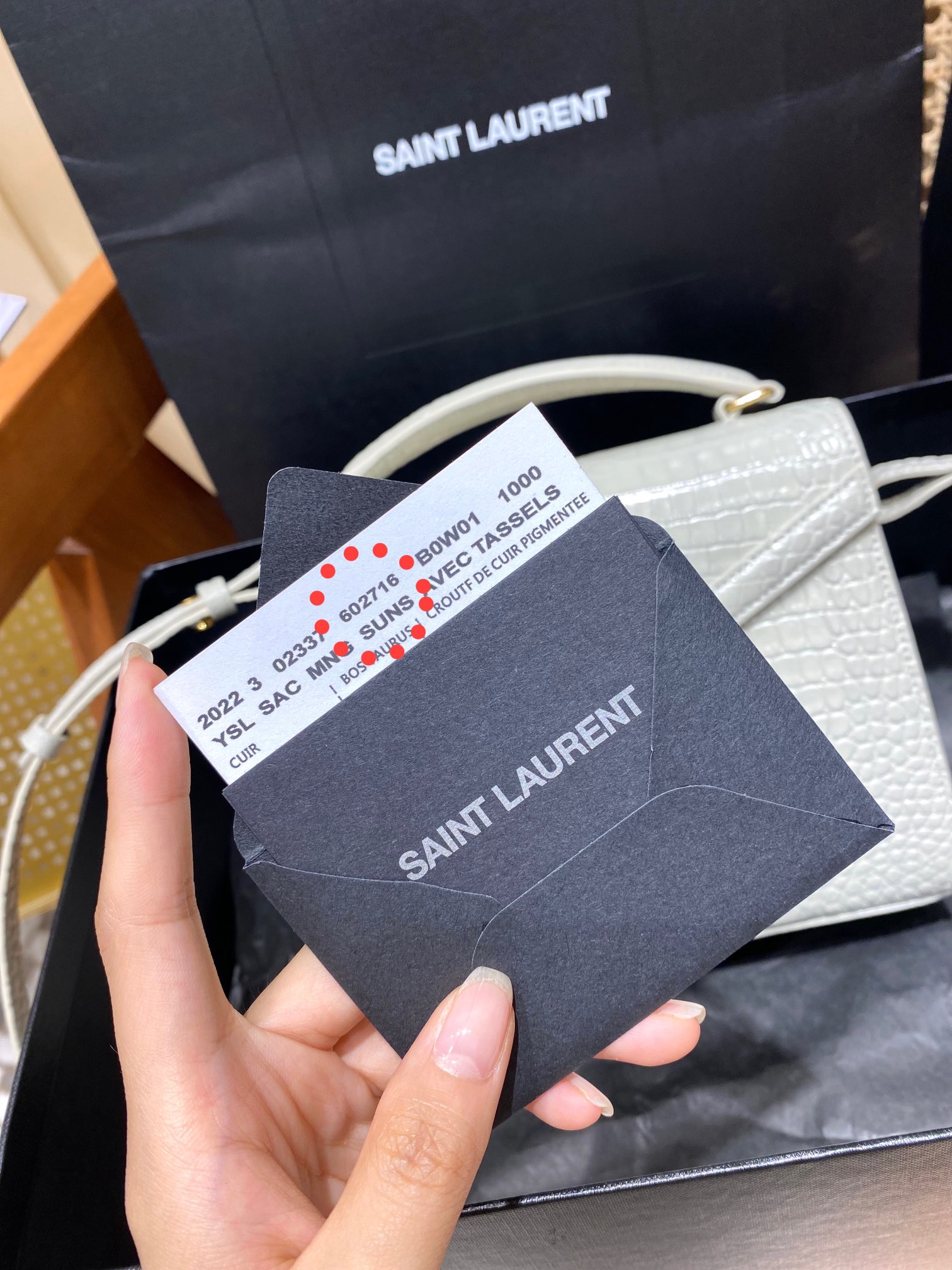 YSL 𝐂𝐚𝐬𝐬𝐚𝐧𝐝𝐫𝐚 Mini 20CM 鳄鱼纹手拎包 602716白色/金扣