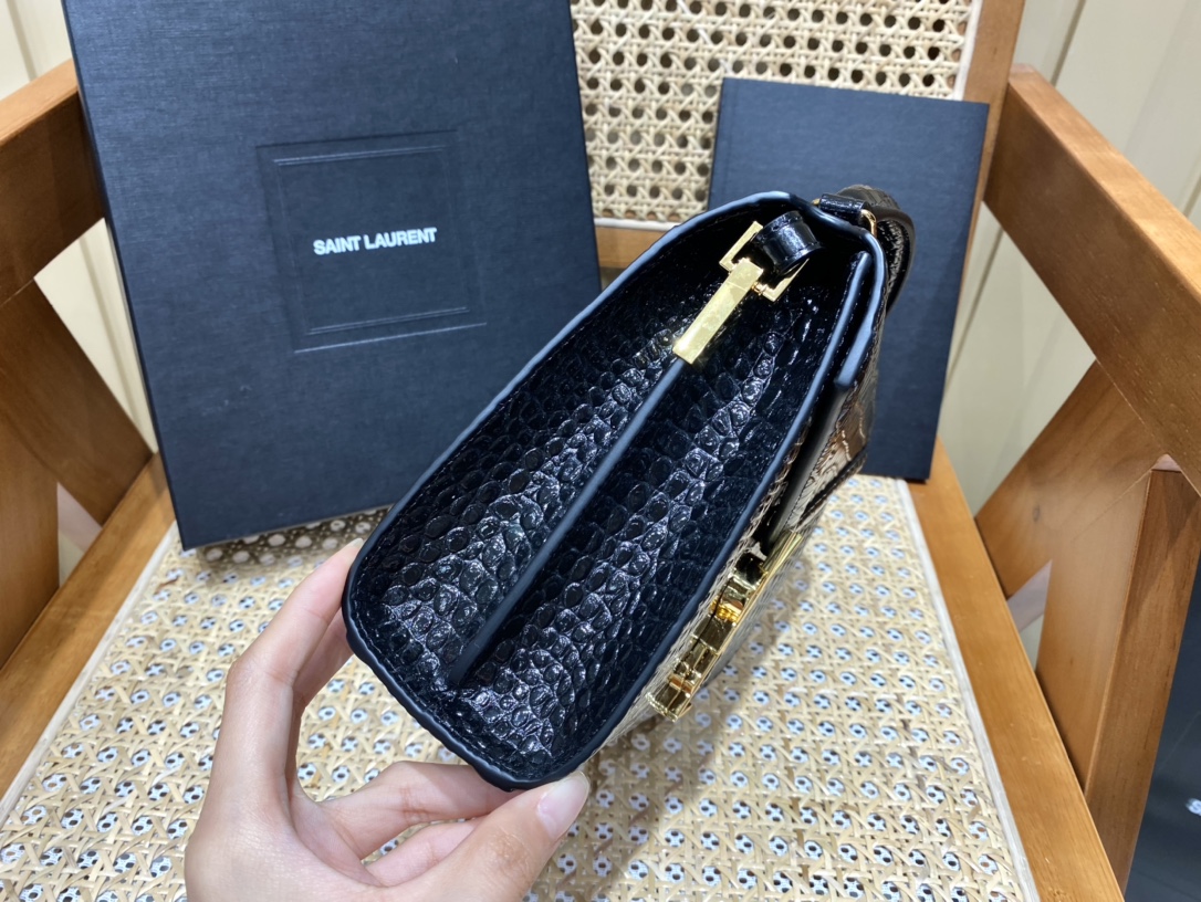 YSL 𝐂𝐚𝐬𝐬𝐚𝐧𝐝𝐫𝐚 Mini 20CM 鳄鱼纹手拎包 602716黑色/金扣