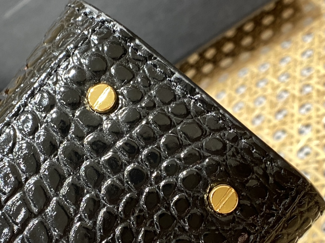 YSL 𝐂𝐚𝐬𝐬𝐚𝐧𝐝𝐫𝐚 Mini 20CM 鳄鱼纹手拎包 602716黑色/金扣