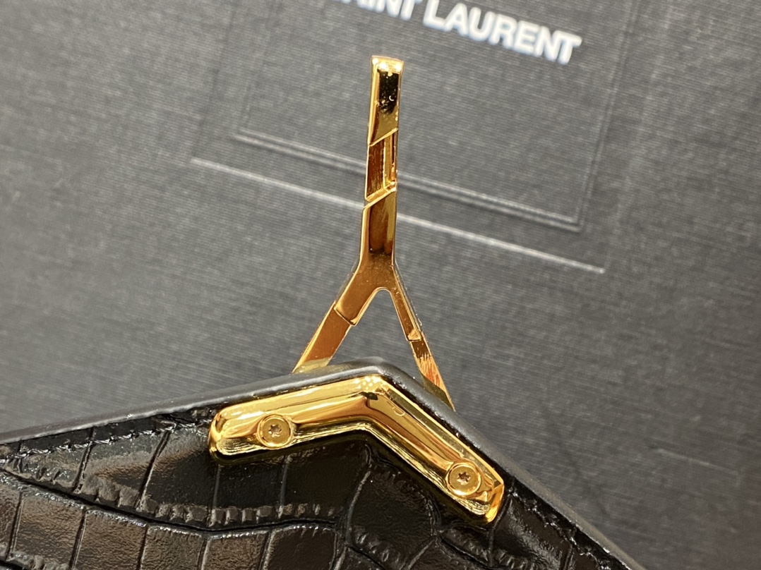 YSL 𝐂𝐚𝐬𝐬𝐚𝐧𝐝𝐫𝐚 Mini 20CM 鳄鱼纹手拎包 602716黑色/金扣