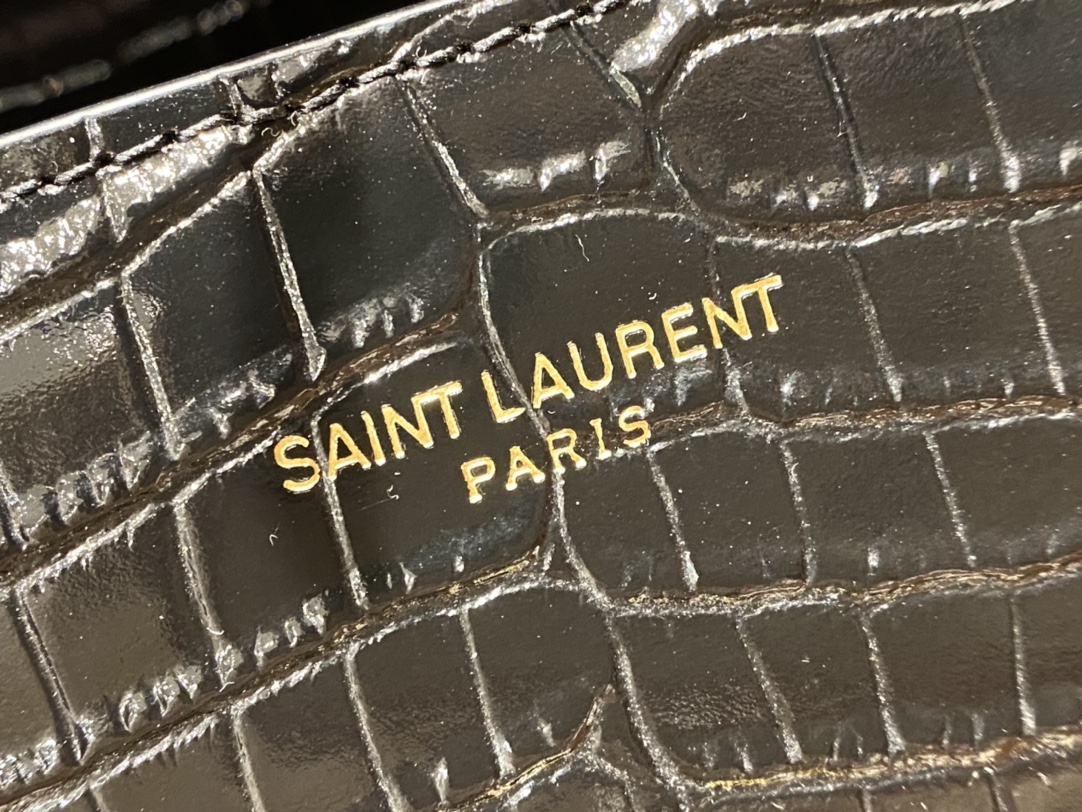 YSL 𝐂𝐚𝐬𝐬𝐚𝐧𝐝𝐫𝐚 Mini 20CM 鳄鱼纹手拎包 602716黑色/金扣