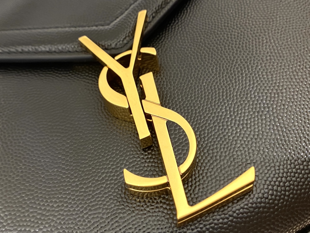 YSL 𝐂𝐚𝐬𝐬𝐚𝐧𝐝𝐫𝐚 Mini 20CM 鱼子酱纹手拎包 602716黑色/金扣