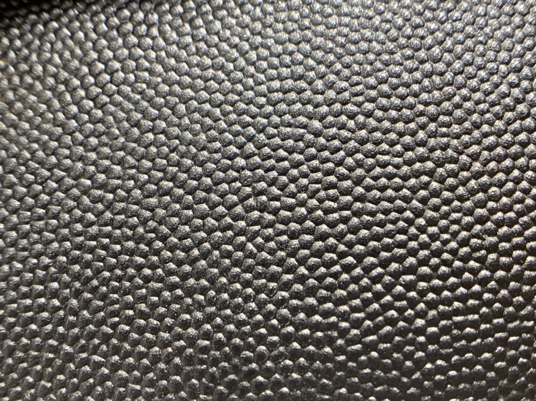 YSL 𝐂𝐚𝐬𝐬𝐚𝐧𝐝𝐫𝐚 Mini 20CM 鱼子酱纹手拎包 602716黑色/金扣