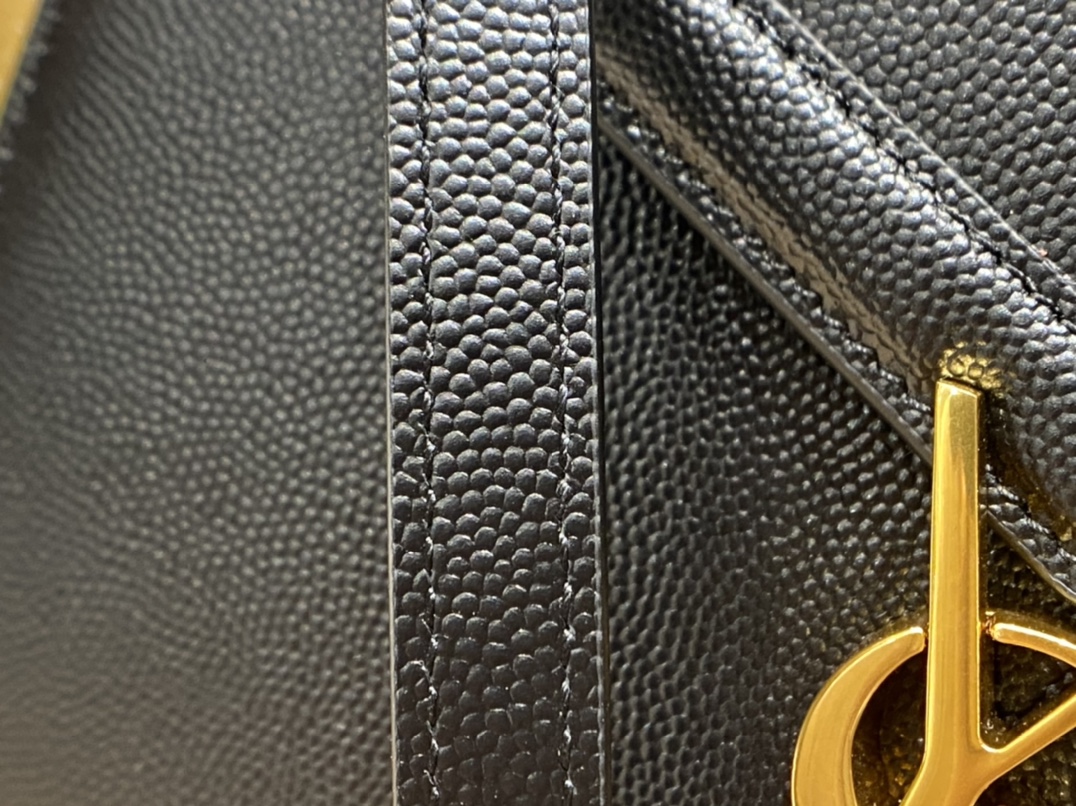YSL 𝐂𝐚𝐬𝐬𝐚𝐧𝐝𝐫𝐚 Mini 20CM 鱼子酱纹手拎包 602716黑色/金扣