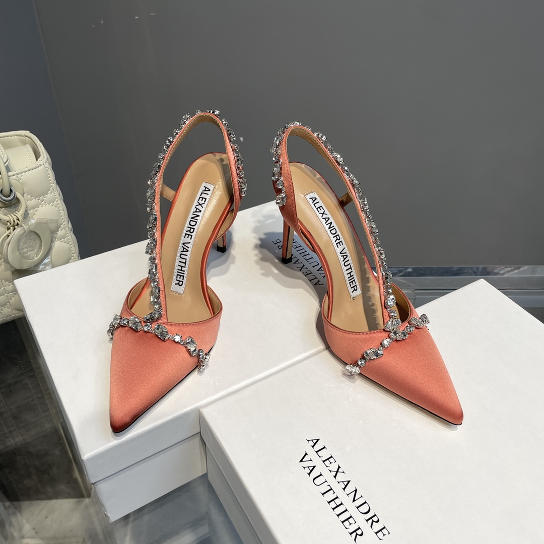 2021 Crystal Sole Water-Drive Shoes: Elegant Lady’s Must-Have with Diamond Chain.