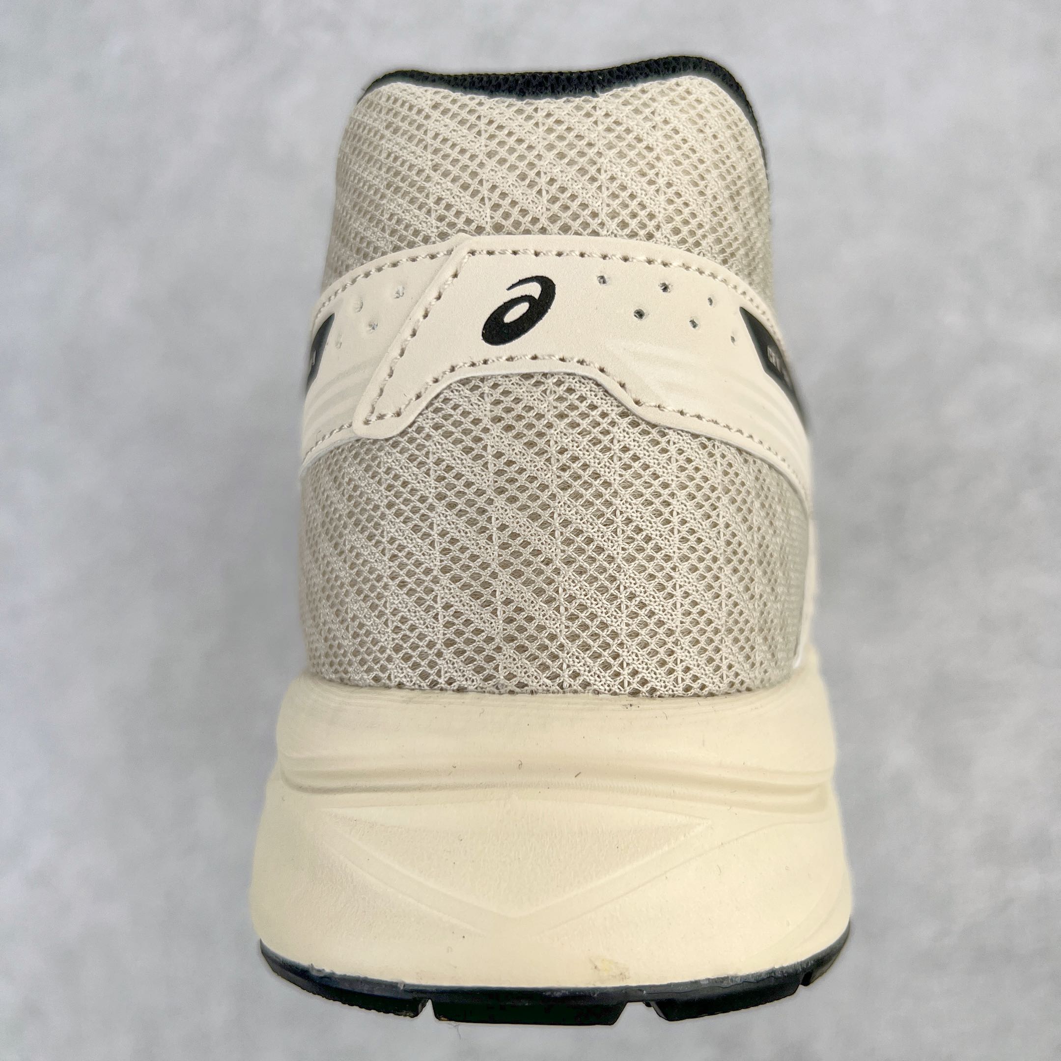 图片[7]-Asics Gel-Contend 亚瑟士抗衡4代低帮城市休闲运动跑步鞋 专业的运动科技 出色的缓冲性能 带来舒适的跑步体验 鞋面采用三明治网布 透气性非常出色 鞋舌带有偏向外侧设计 固定鞋舌防止外倾 内里海绵加透气的BK网布 加强脚部的包覆感 Rearfoot Gel后置凝胶能提供出色的缓冲性能 中底采用补强结构 能有效防止运动中的长时间扭动造成足弓变形 缓解足部疲劳 防滑耐磨橡胶大底 具有较强抓地性 适合慢跑和中等强度训练穿着 后跟内置GEL胶提供更加充分的冲击防护 鞋身外侧反光设计元素 在夜间增强保护性能 尺码：35 36 36.5 37 38 38.5 39 40 40.5 41 42 42.5 43 44 45-选品中心