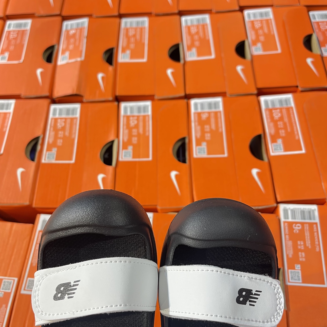 图片[9]-专G版ＮＢ护脚沙滩凉鞋‼️ 前面两个魔术贴粘贴的，都可以打开的还加松紧带！NB家的凉鞋做出来除了百搭就是舒服！🔥🔥 拥有一些特别的凉鞋真的是太重要了🌝🙈上脚非常舒服，NB家的运动款凉鞋想要的宝宝必入呀❤-选品中心