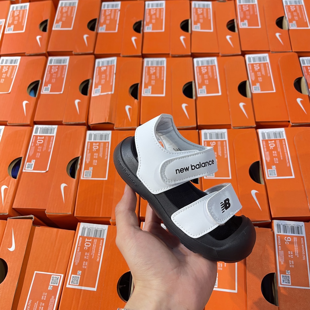 图片[2]-专G版ＮＢ护脚沙滩凉鞋‼️ 前面两个魔术贴粘贴的，都可以打开的还加松紧带！NB家的凉鞋做出来除了百搭就是舒服！🔥🔥 拥有一些特别的凉鞋真的是太重要了🌝🙈上脚非常舒服，NB家的运动款凉鞋想要的宝宝必入呀❤-选品中心