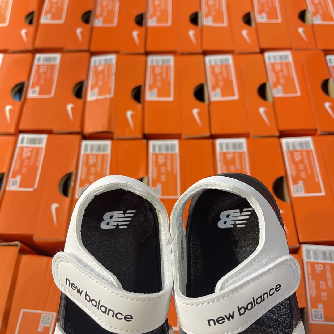 图片[8]-专G版ＮＢ护脚沙滩凉鞋‼️ 前面两个魔术贴粘贴的，都可以打开的还加松紧带！NB家的凉鞋做出来除了百搭就是舒服！🔥🔥 拥有一些特别的凉鞋真的是太重要了🌝🙈上脚非常舒服，NB家的运动款凉鞋想要的宝宝必入呀❤-选品中心