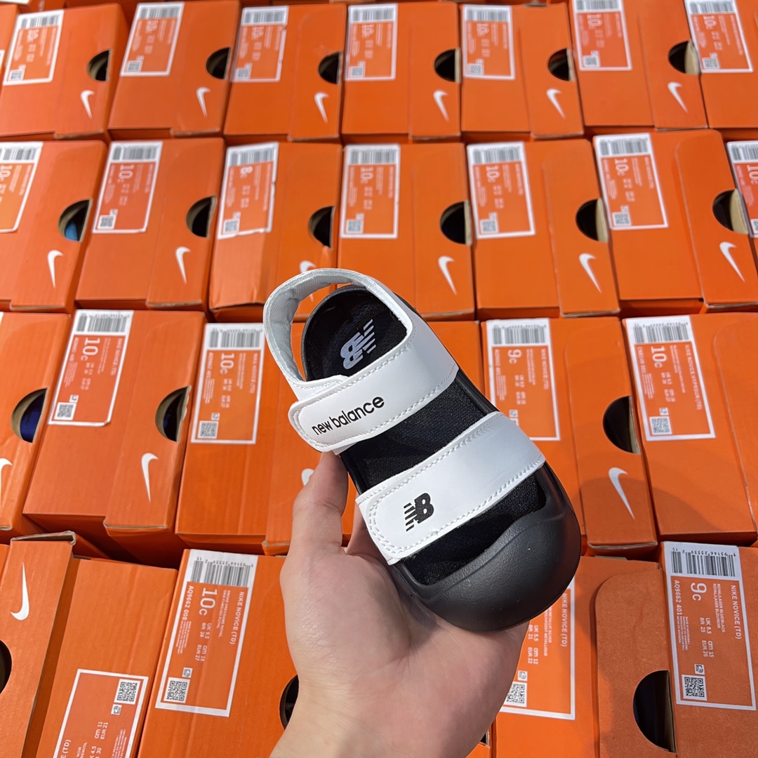 图片[3]-专G版ＮＢ护脚沙滩凉鞋‼️ 前面两个魔术贴粘贴的，都可以打开的还加松紧带！NB家的凉鞋做出来除了百搭就是舒服！🔥🔥 拥有一些特别的凉鞋真的是太重要了🌝🙈上脚非常舒服，NB家的运动款凉鞋想要的宝宝必入呀❤-选品中心