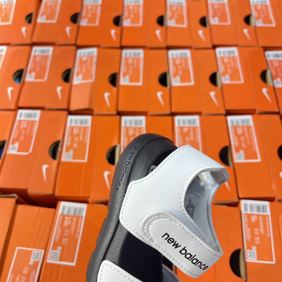 图片[7]-专G版ＮＢ护脚沙滩凉鞋‼️ 前面两个魔术贴粘贴的，都可以打开的还加松紧带！NB家的凉鞋做出来除了百搭就是舒服！🔥🔥 拥有一些特别的凉鞋真的是太重要了🌝🙈上脚非常舒服，NB家的运动款凉鞋想要的宝宝必入呀❤-选品中心