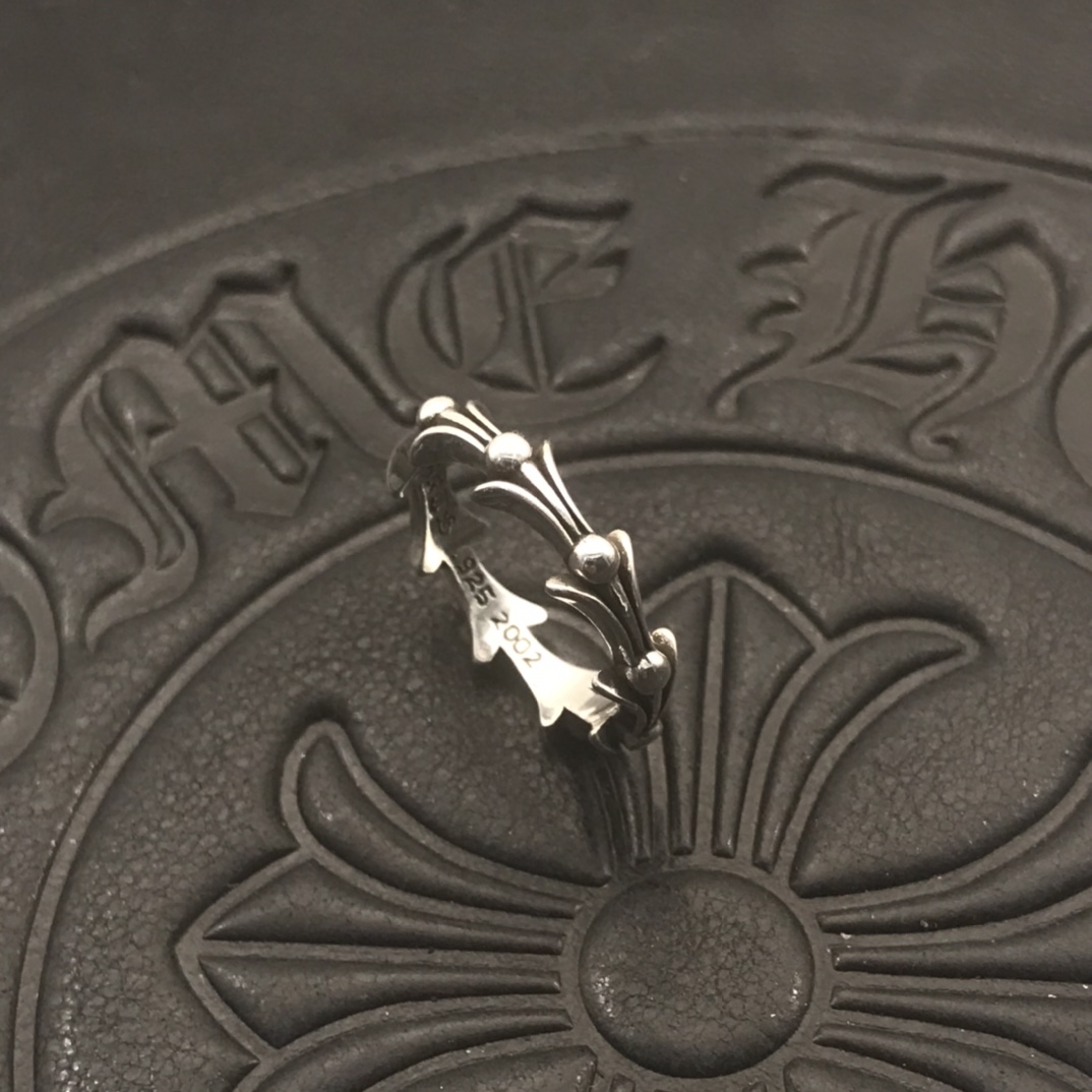 NO:582114,High version Chrome heart iris flower wavy fishbone ring, the inner ring is engraved in authentic and consistent handwritten fonts, the details are in place and the engraving is clear, can be worn by both men and women, US sizes 6 to 11 are available, item number CJ040, fine jewelry, chrome hearts, ring19860909高版本克罗心鸢尾花波浪纹鱼骨戒指,内圈刻字正品一致手写字体,细节到位刻字清晰,男女均可佩戴,美码6至11可选 货号CJ040,饰品精品,chrome hearts,ring,Jewelry
