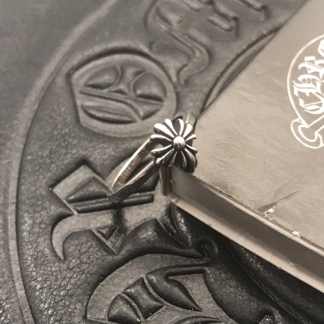 Chrome Hearts 高版本克罗心十字花小戒指，细节到位刻字清晰，男女均可佩戴，美码5至9可选