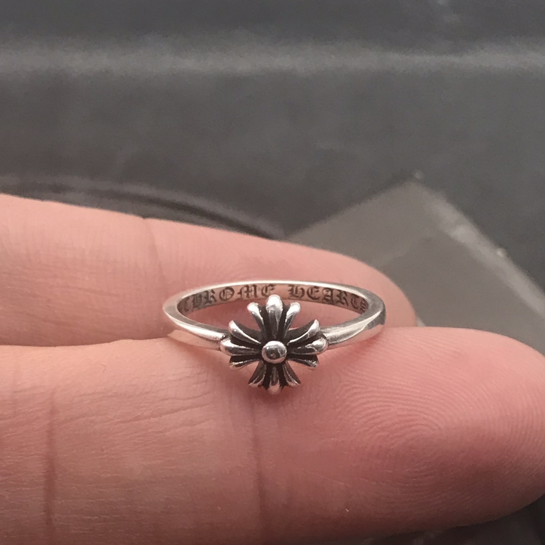 Chrome Hearts 高版本克罗心十字花小戒指，细节到位刻字清晰，男女均可佩戴，美码5至9可选