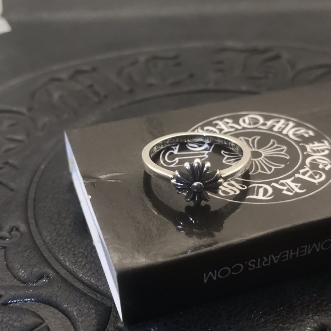 Chrome Hearts 高版本克罗心十字花小戒指，细节到位刻字清晰，男女均可佩戴，美码5至9可选