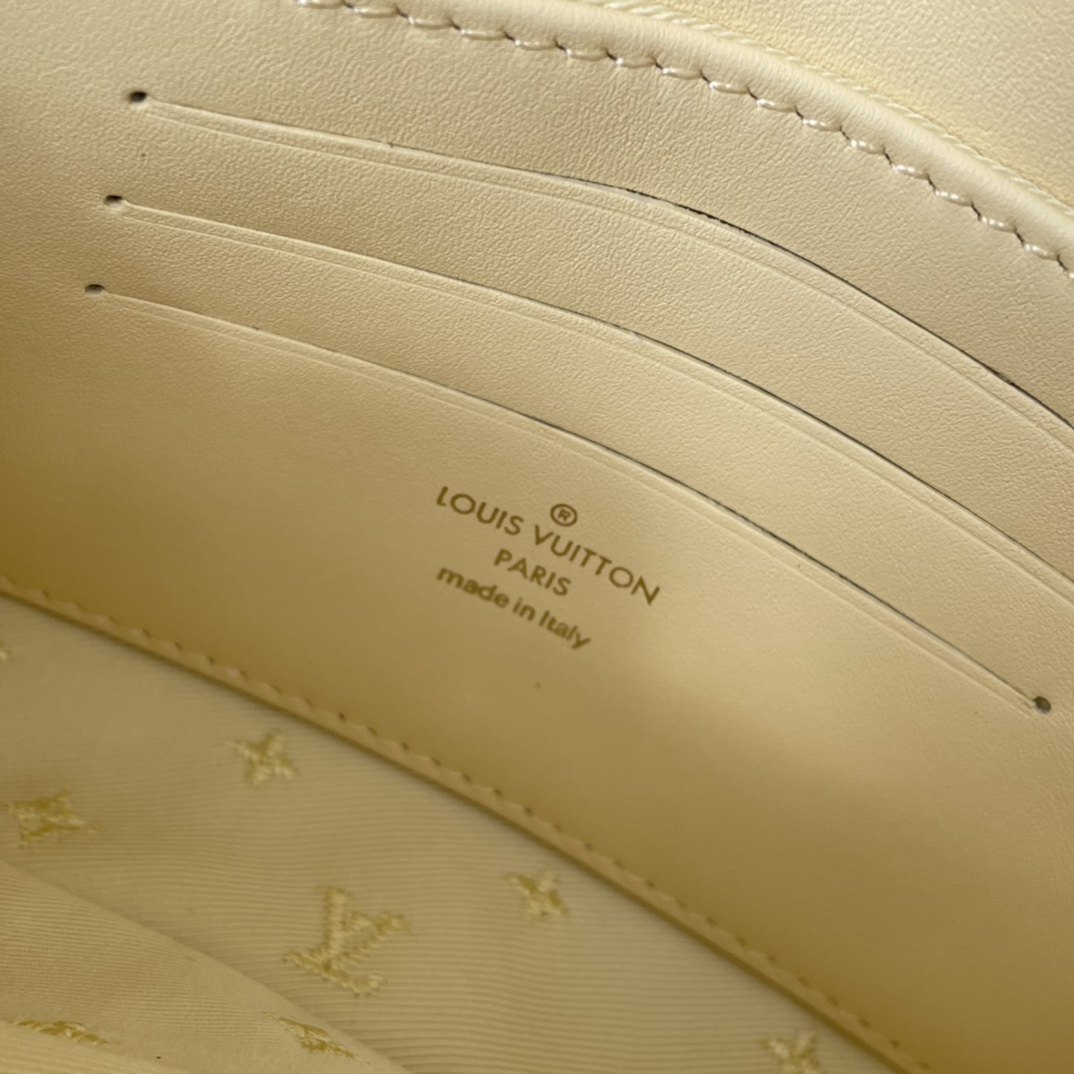 Shop Louis Vuitton Monogram Casual Style 2WAY Plain Leather Party Style ( WALLET ON STRAP BUBBLEGRAM, M81399, M81398, M81400) by Mikrie