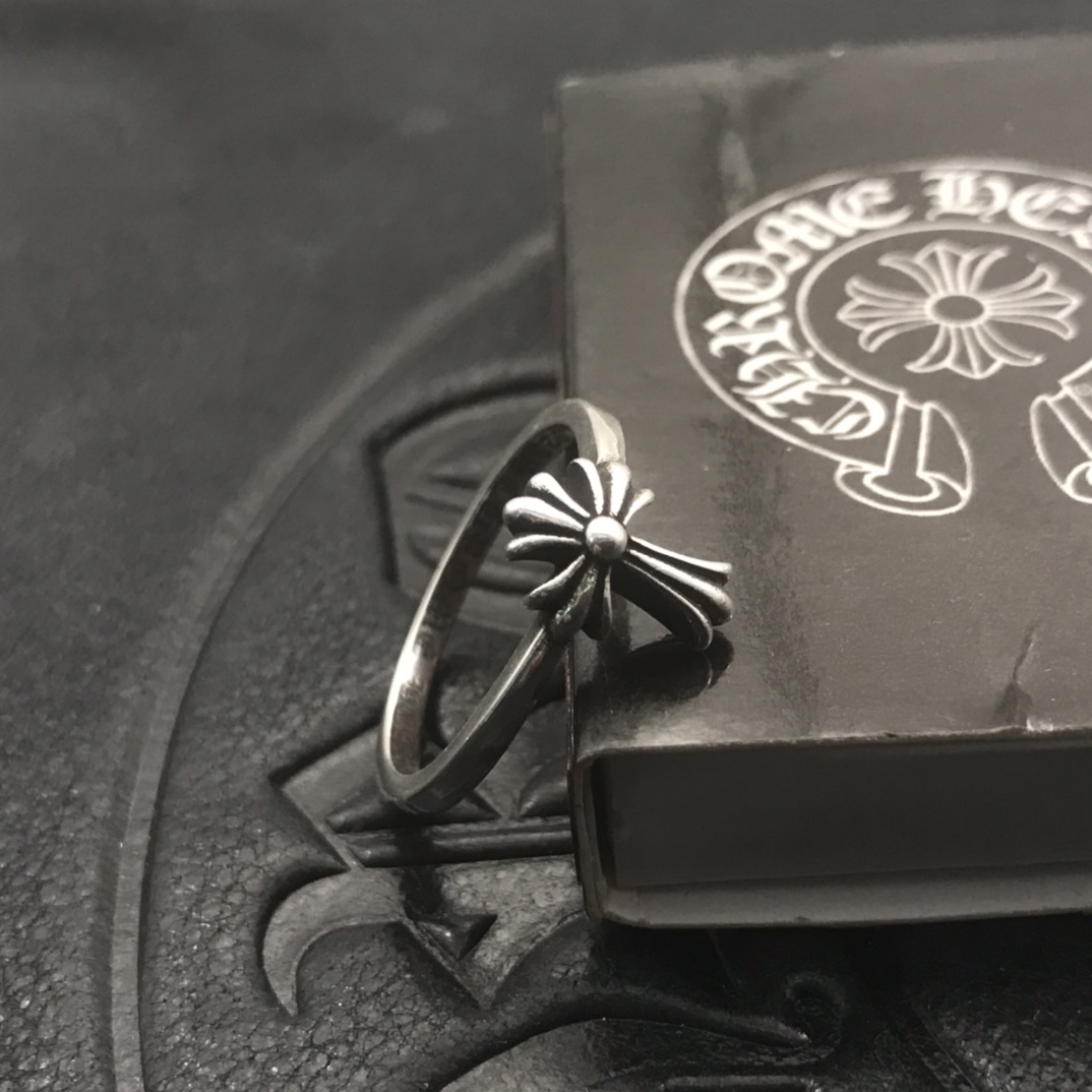 Chrome Hearts 高版本克罗心长十字花小戒指，细节到位刻字清晰，男女均可佩戴，美码5至9可选