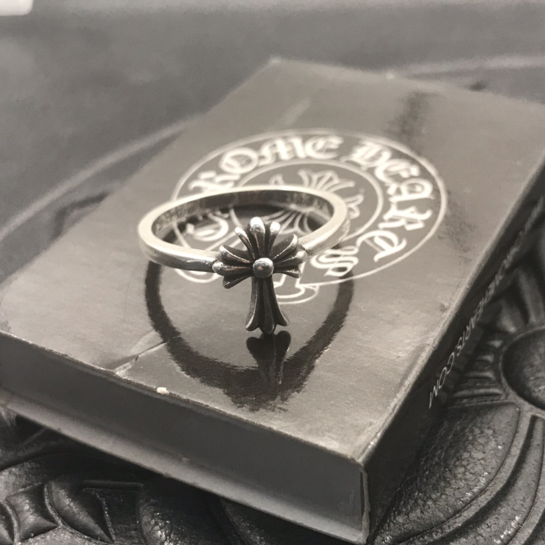 Chrome Hearts 高版本克罗心长十字花小戒指，细节到位刻字清晰，男女均可佩戴，美码5至9可选
