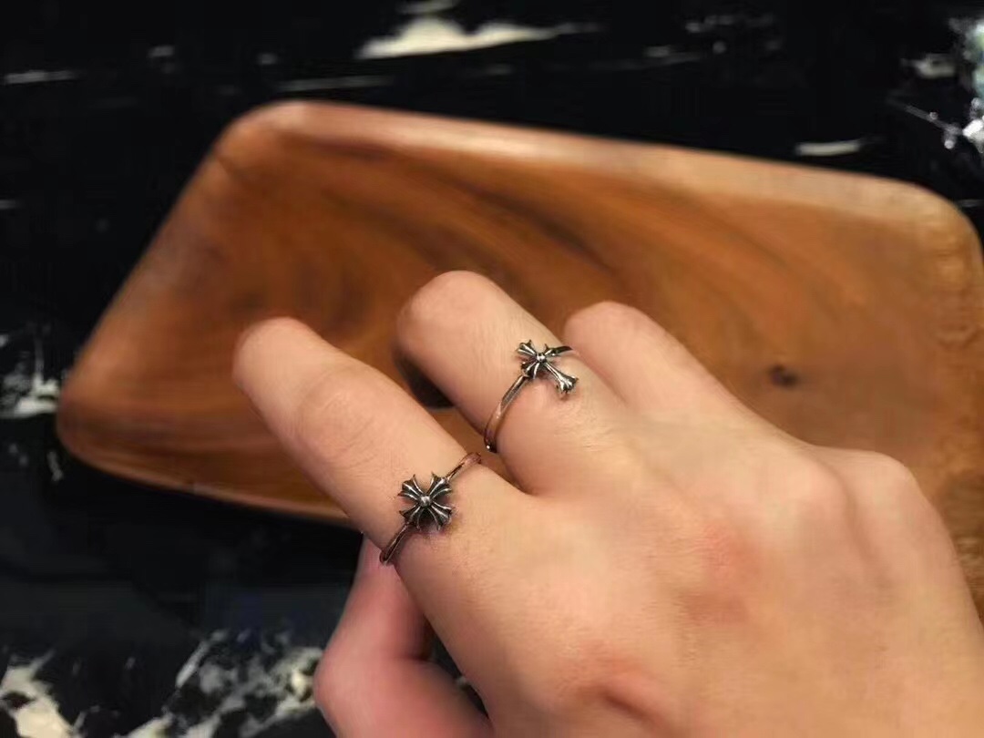 Chrome Hearts 高版本克罗心长十字花小戒指，细节到位刻字清晰，男女均可佩戴，美码5至9可选