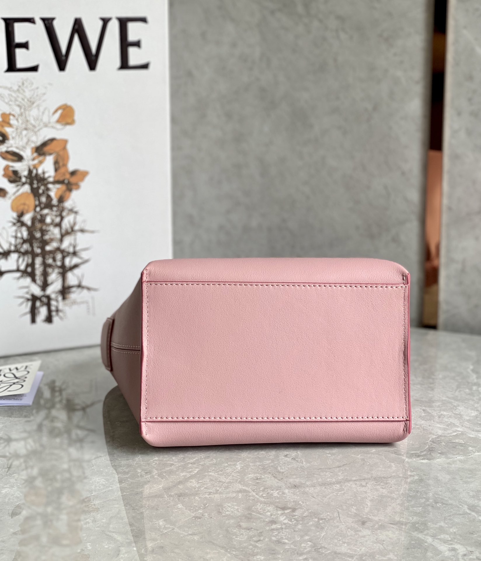 LOEWE罗意威 520情人节限定款 cubi全皮饭盒包 0559粉