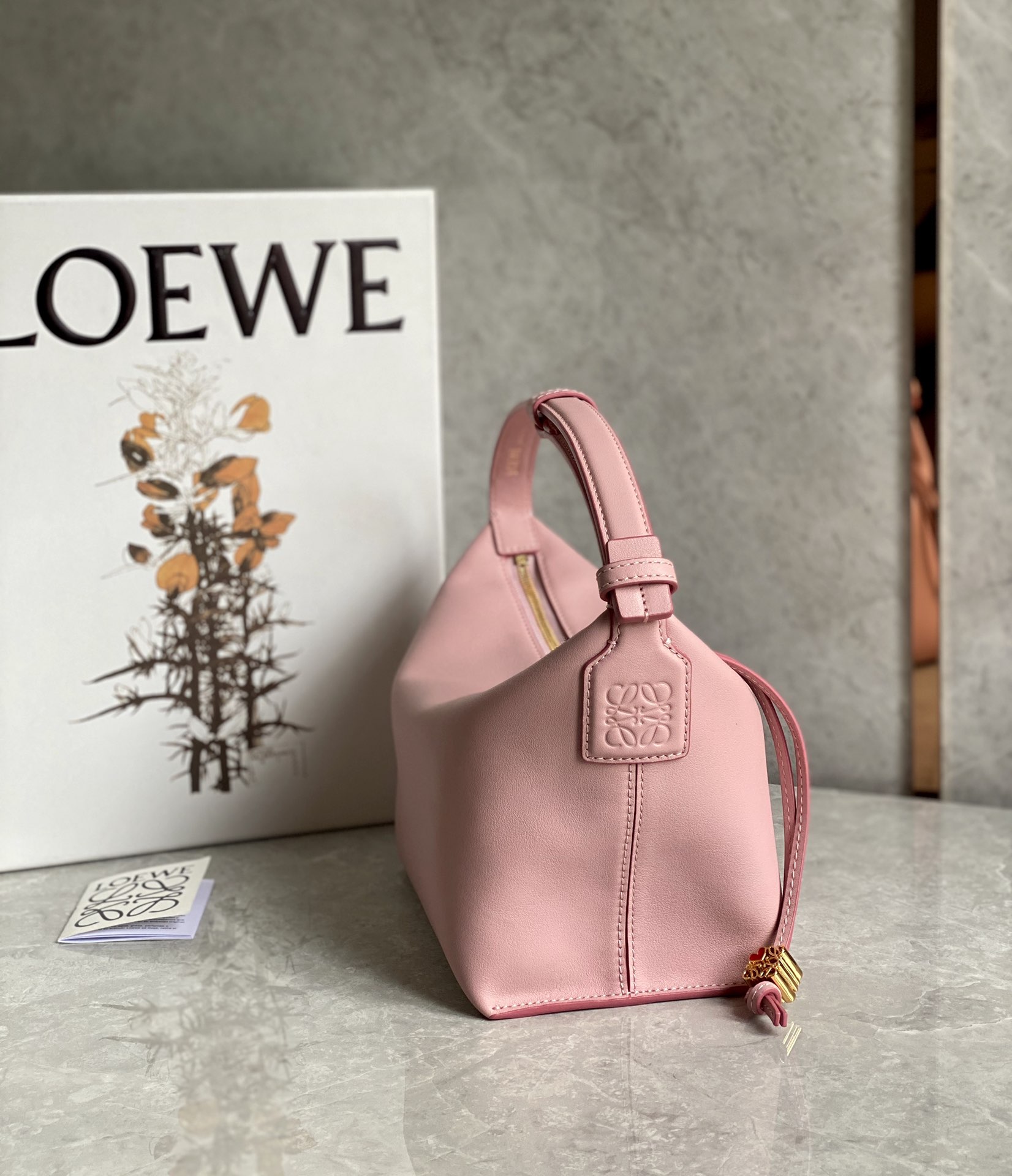 LOEWE罗意威 520情人节限定款 cubi全皮饭盒包 0559粉