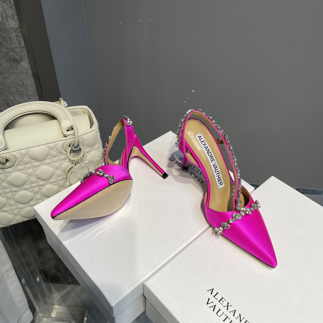 2021 Crystal Sole Water-Drive Shoes: Elegant Lady’s Must-Have with Diamond Chain. - 图片 2