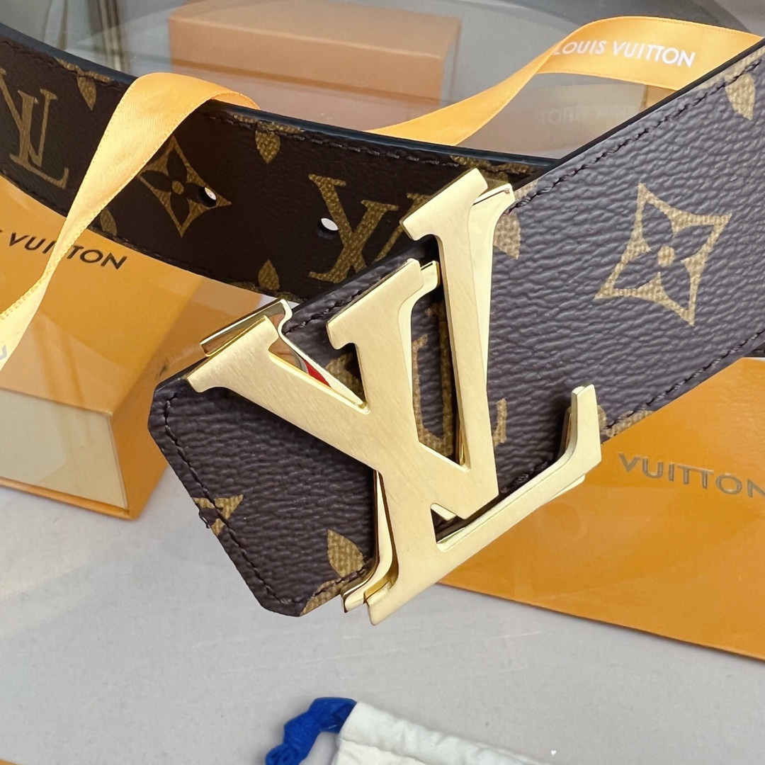 LV 4.0cm新款男士双面腰带 带身采用进口原版皮 扣头错乱倾斜设计 带来不一样的穿搭体验 纯铜五金制