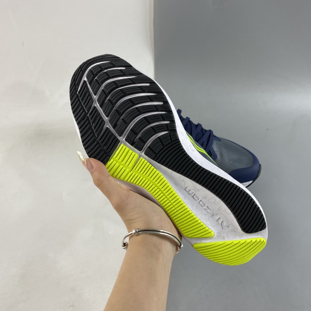 P180 Nike Zoom Winflo 8 登月新款运动休闲缓震跑步鞋 CW3419-401