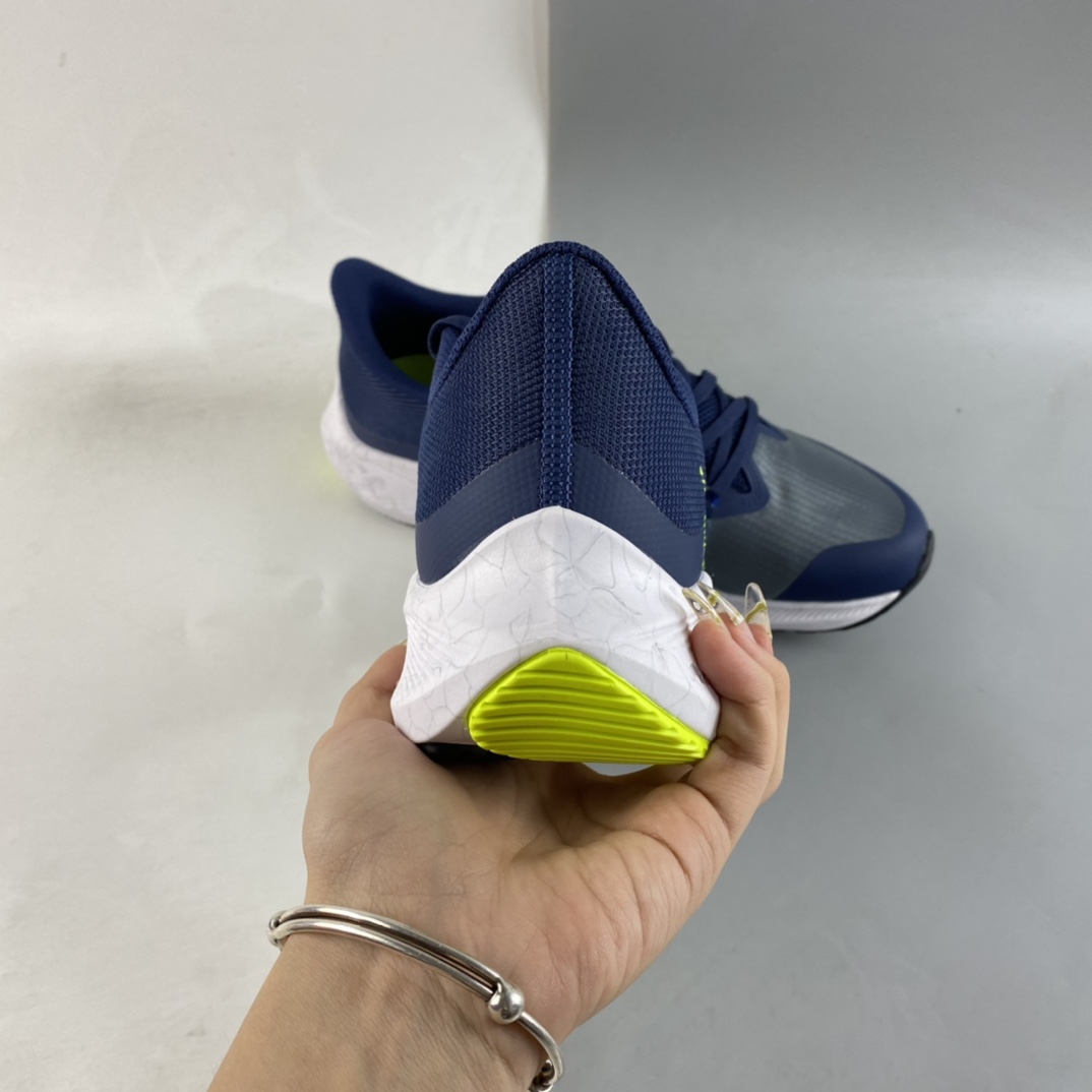 P180 Nike Zoom Winflo 8 登月新款运动休闲缓震跑步鞋 CW3419-401