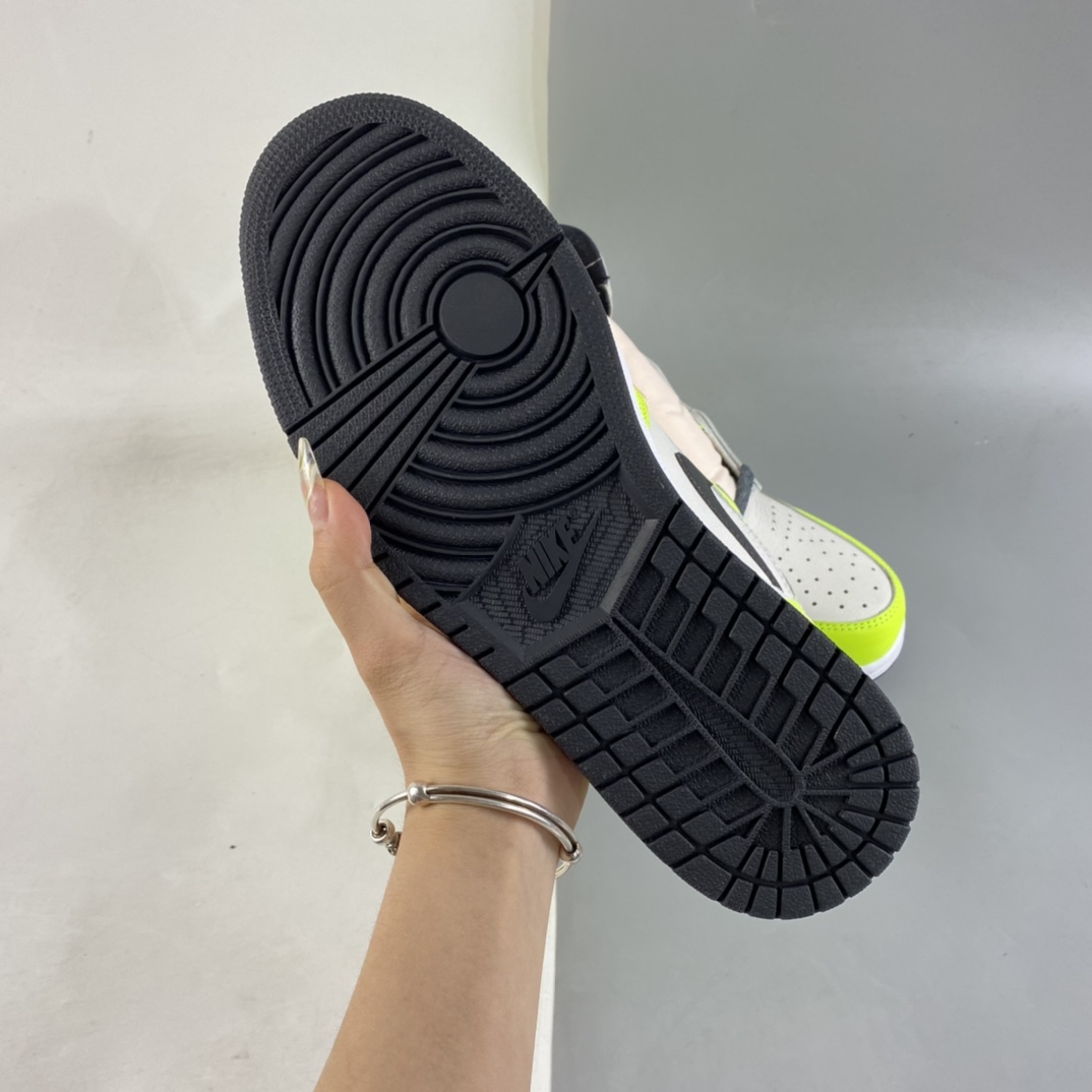 P420  Air Jordan 1 Hi OG “Visionaire”乔丹1代高帮篮球鞋/黑白 荧光绿 555088-702