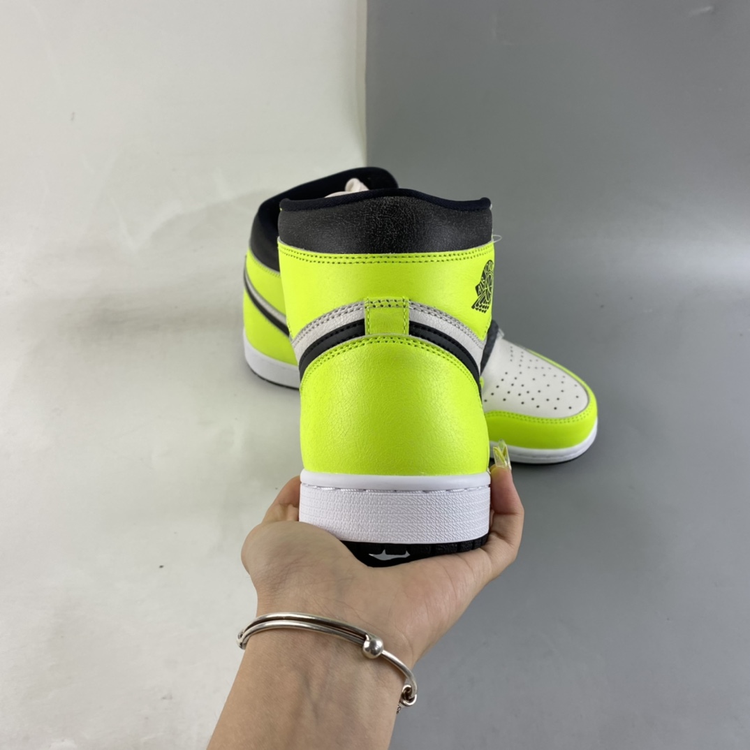 P420  Air Jordan 1 Hi OG “Visionaire”乔丹1代高帮篮球鞋/黑白 荧光绿 555088-702