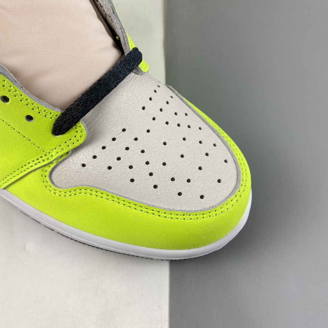 P420  Air Jordan 1 Hi OG “Visionaire”乔丹1代高帮篮球鞋/黑白 荧光绿 555088-702