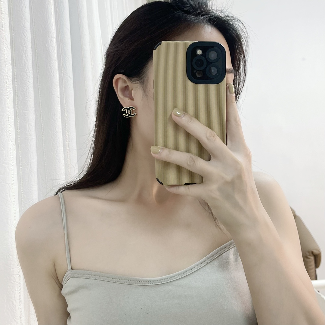 新款☑️CHANEL香奈儿双c 珐琅滴油黑白耳钉耳环