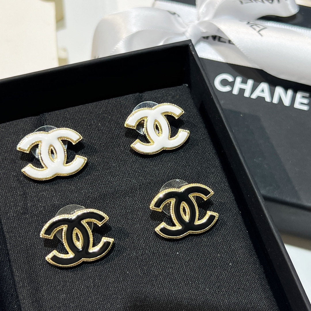 新款☑️CHANEL香奈儿双c 珐琅滴油黑白耳钉耳环