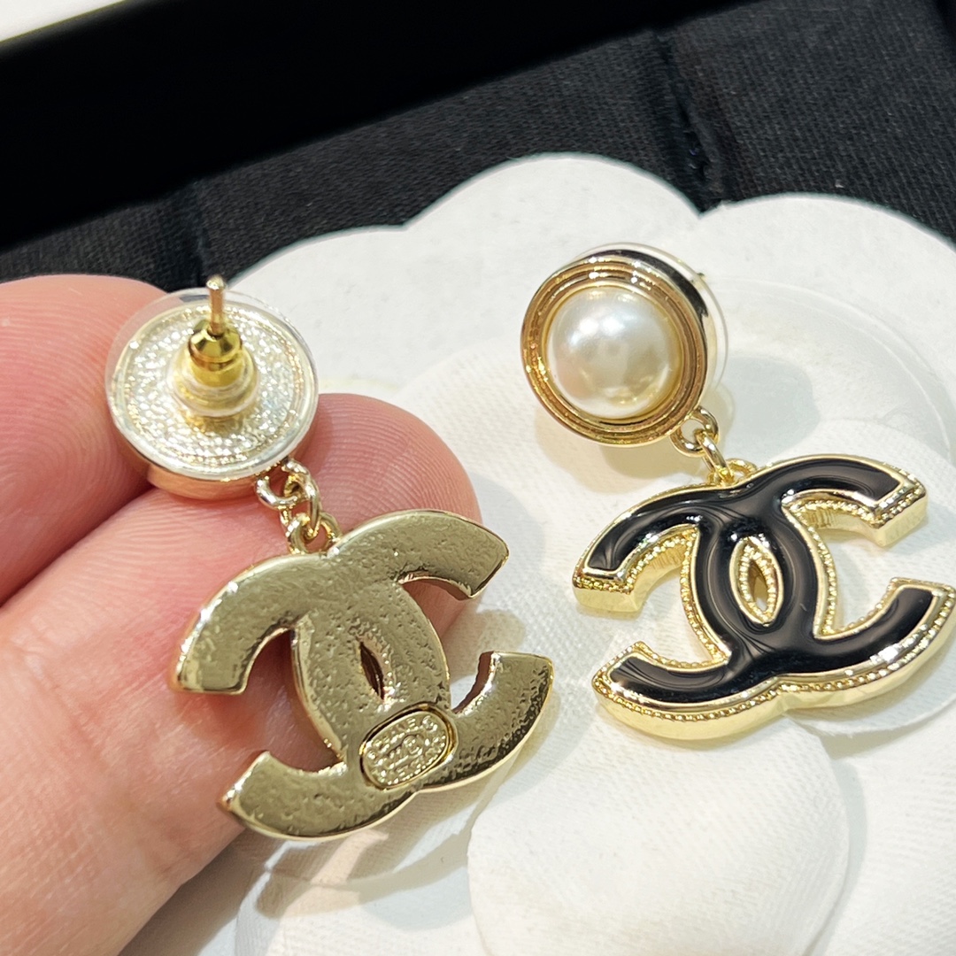 新款☑️CHANEL香奈儿双c 珍珠珐琅滴油耳钉耳环