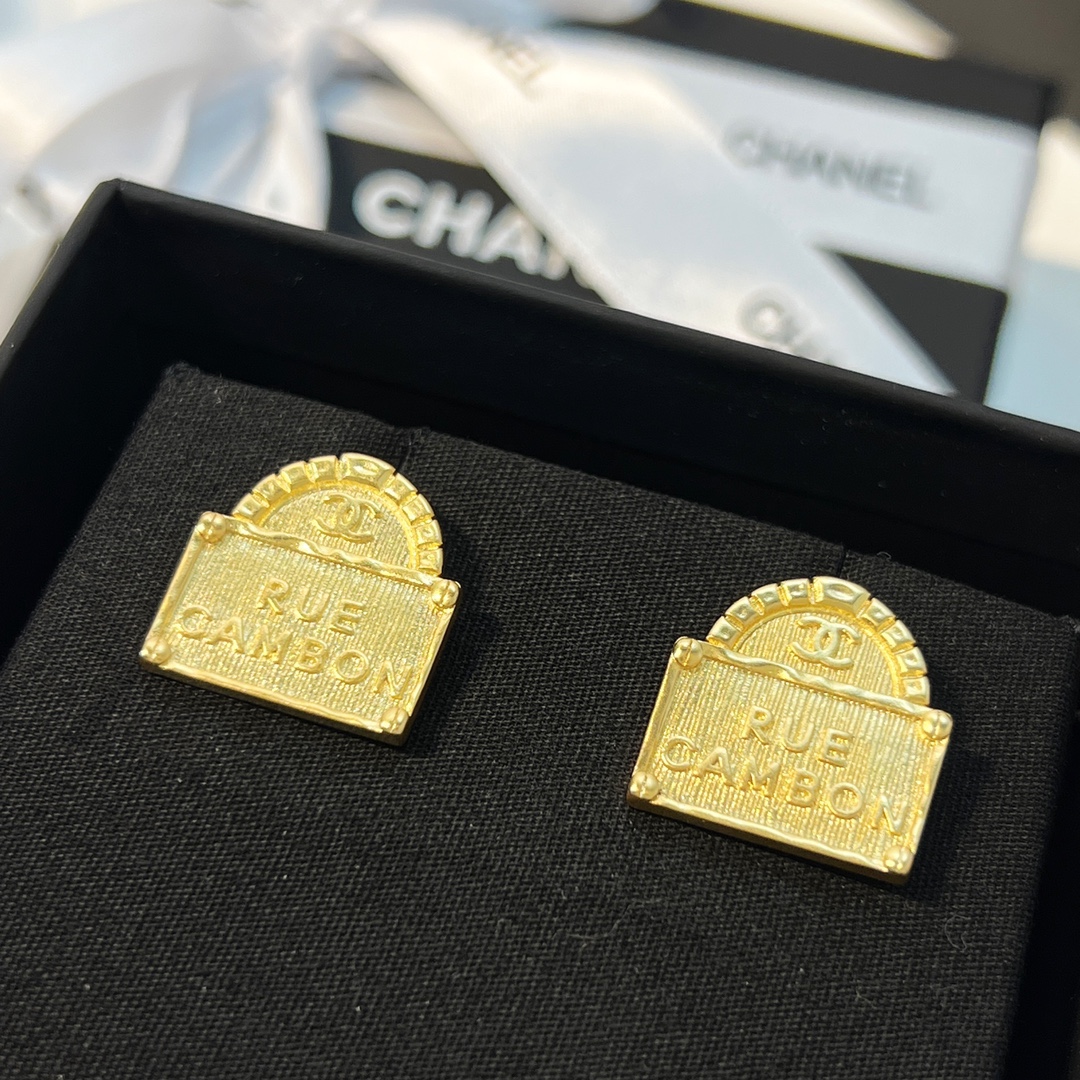新款☑️CHANEL香奈儿双c金色包包👜耳钉耳环