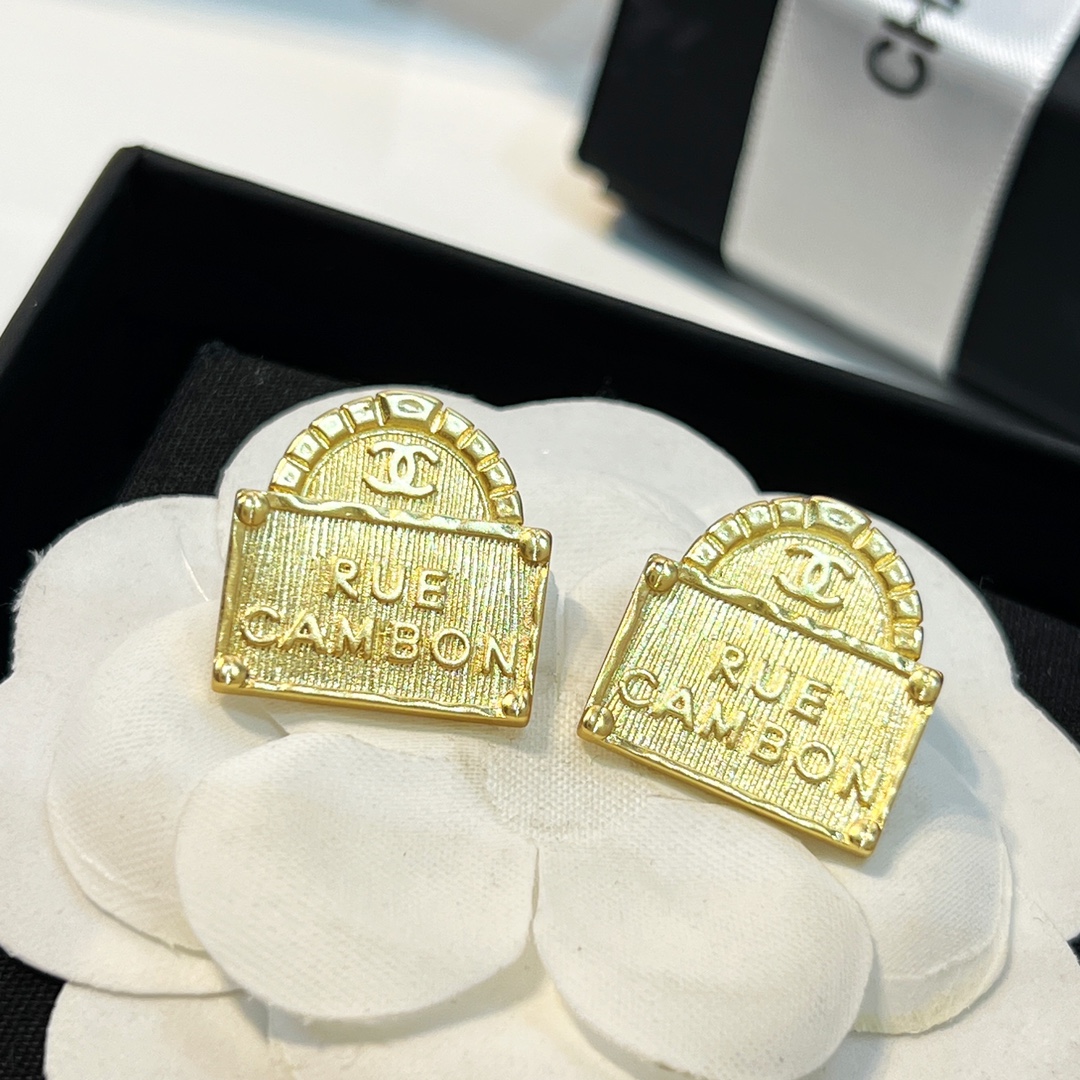 新款☑️CHANEL香奈儿双c金色包包👜耳钉耳环