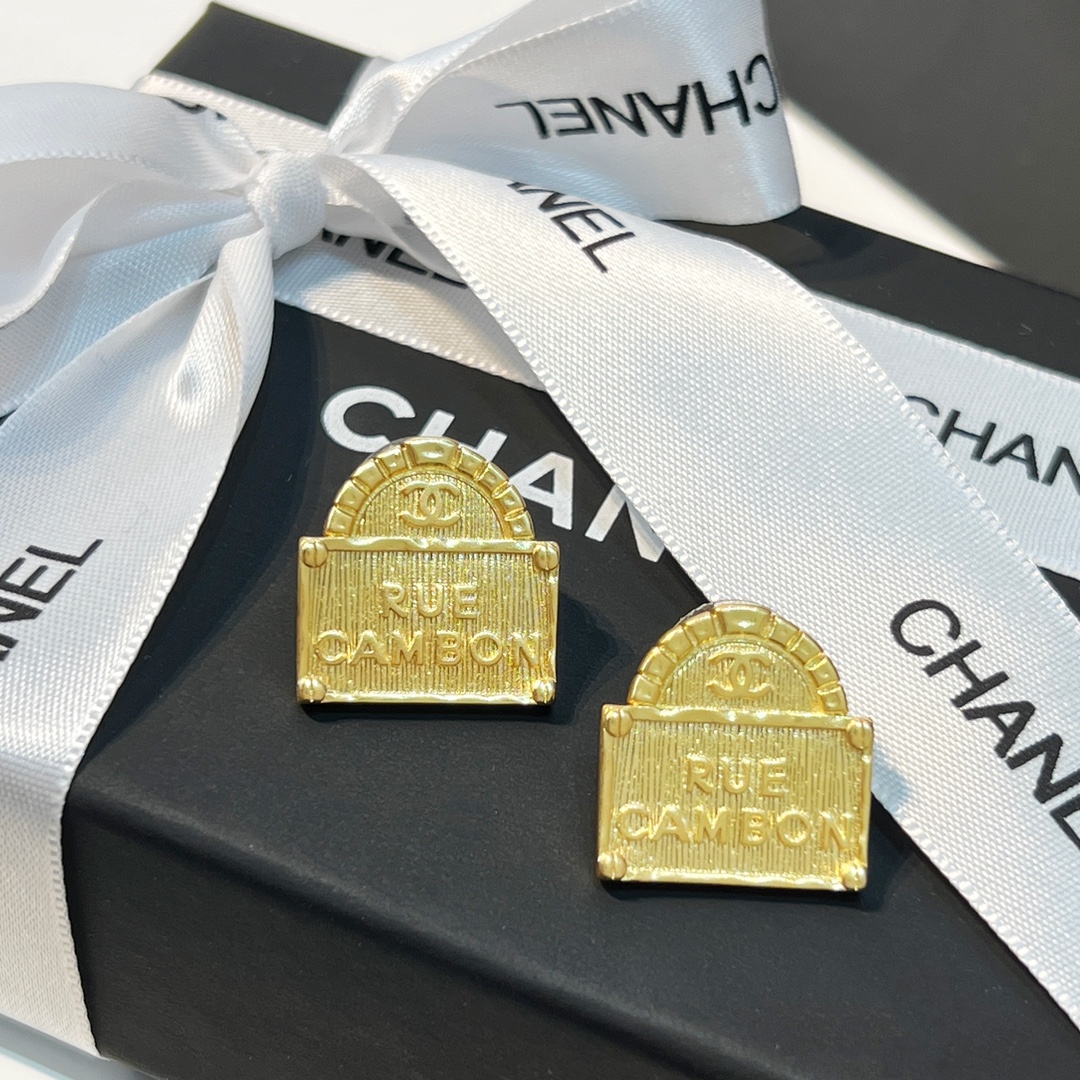 新款☑️CHANEL香奈儿双c金色包包👜耳钉耳环
