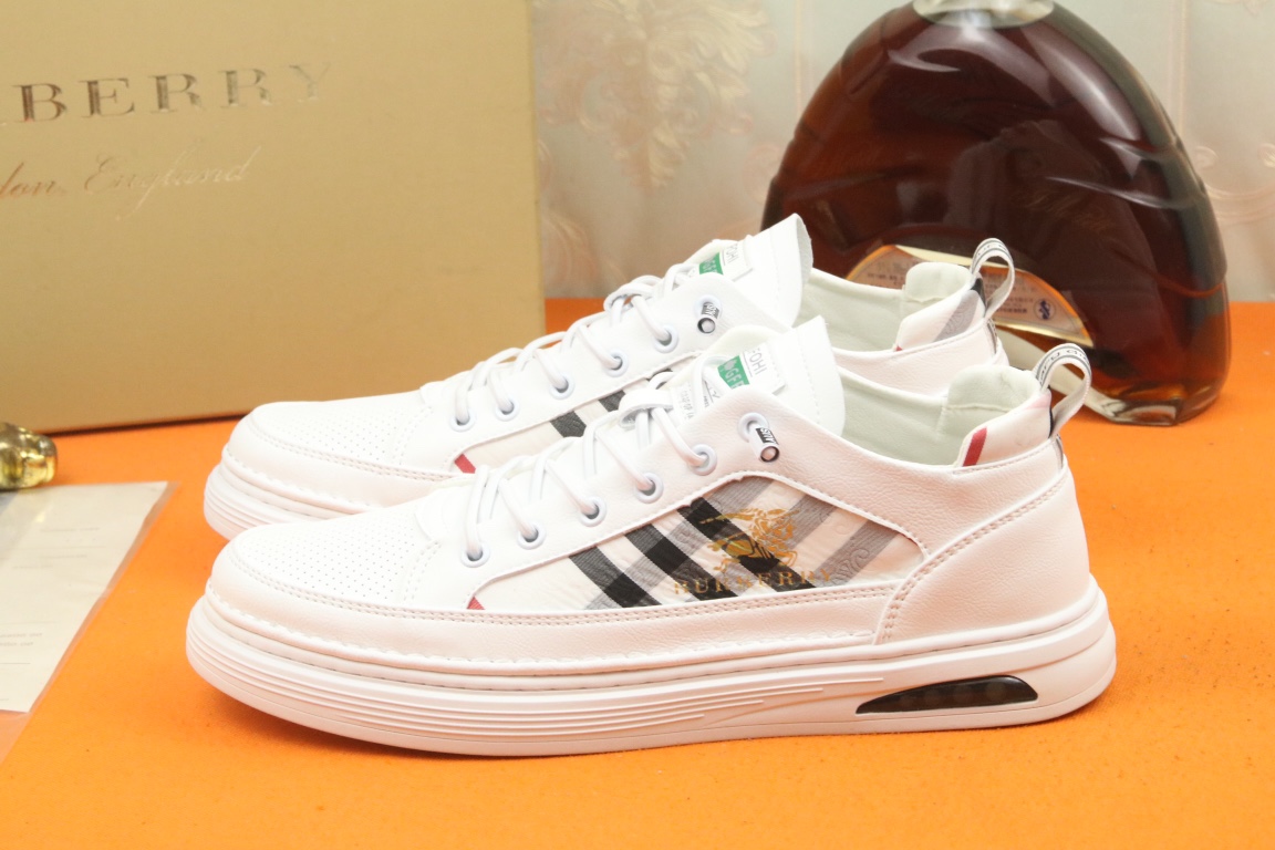 I5   Burberry  巴宝莉  代购款🔍男士🚹官网同步，鞋面采用进口牛皮搭配 Burberry 巴宝莉 专用面料，羊皮内里， 完全1⃣️比1⃣️复刻🇮🇹，防滑耐磨橡胶大底⚠原厂跟单货，🔍🔍高品质看细节，欢迎对比⚠