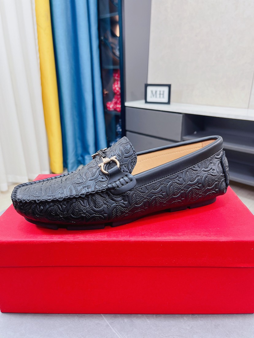 I0  Ferragamo菲拉格慕爆款原版开模，进口高端头层牛皮，奢华真皮内里🌿纹路很清优质防水防滑耐磨大底高品质低价位，真正的纯手工制作🍓码米38-44