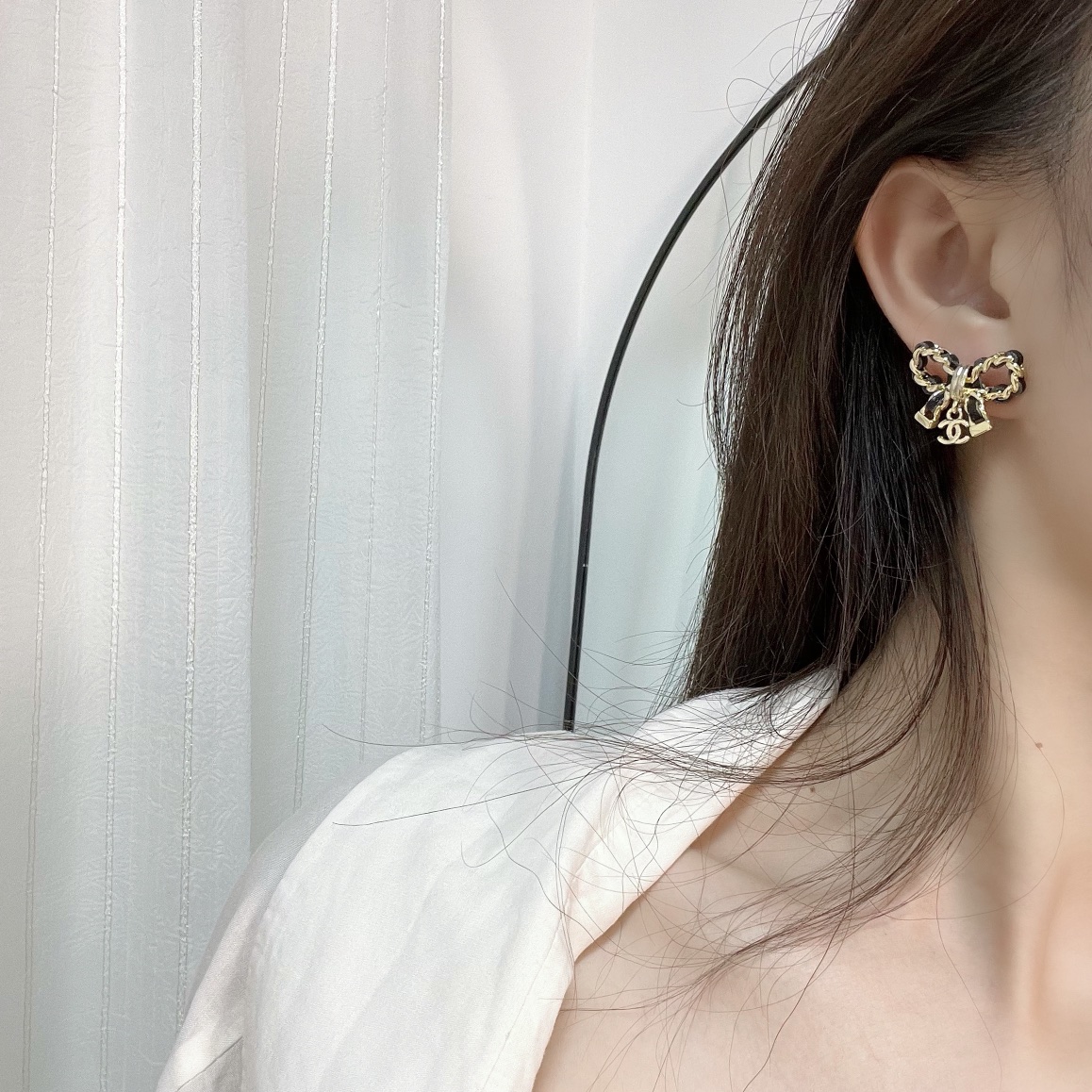 新款☑️CHANEL香奈儿双c 黑皮绳蝴蝶结耳钉耳环