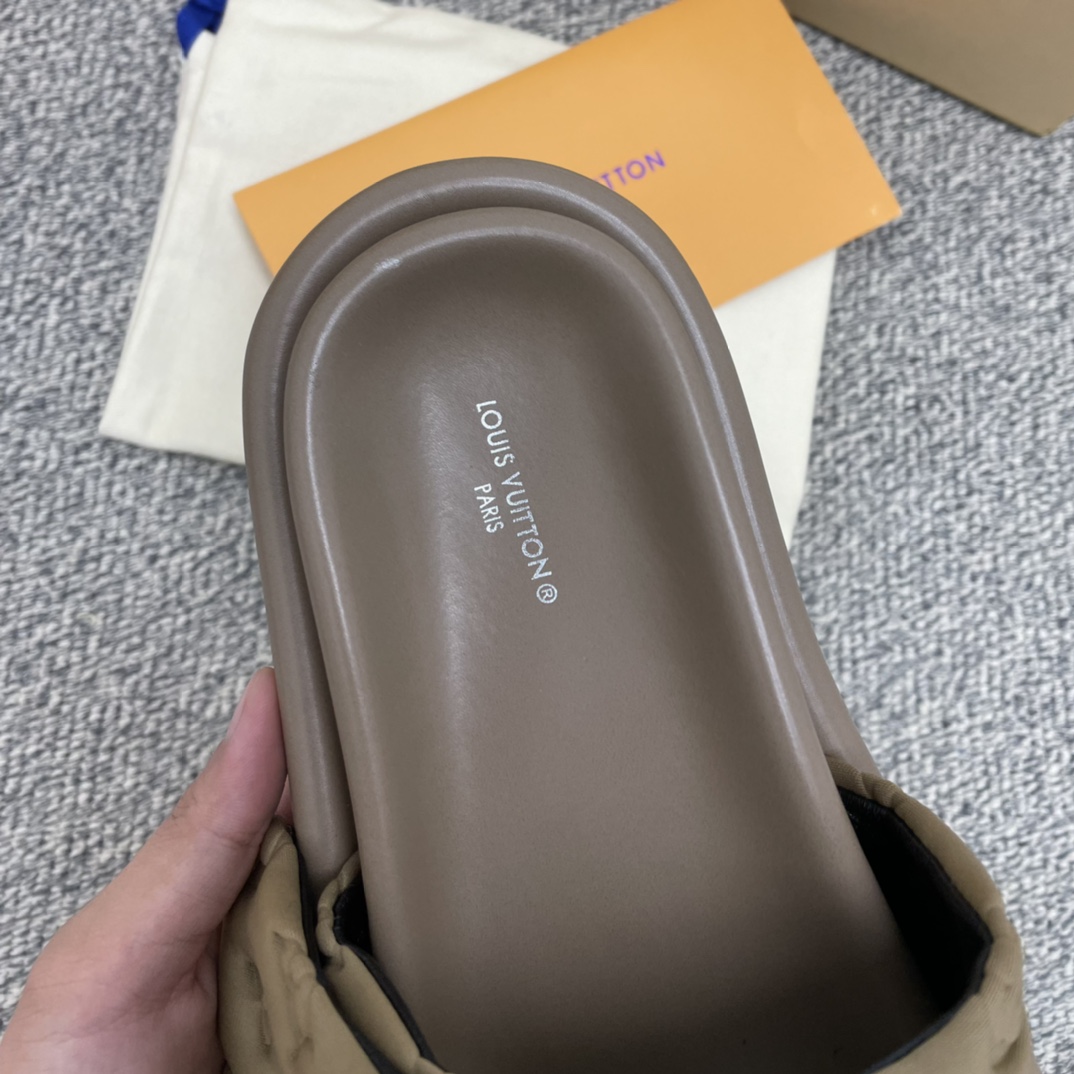 LV/路易威登 1v驴牌|𝟐𝟎𝟐𝟐春夏浮雕厚底 魔术贴拖鞋