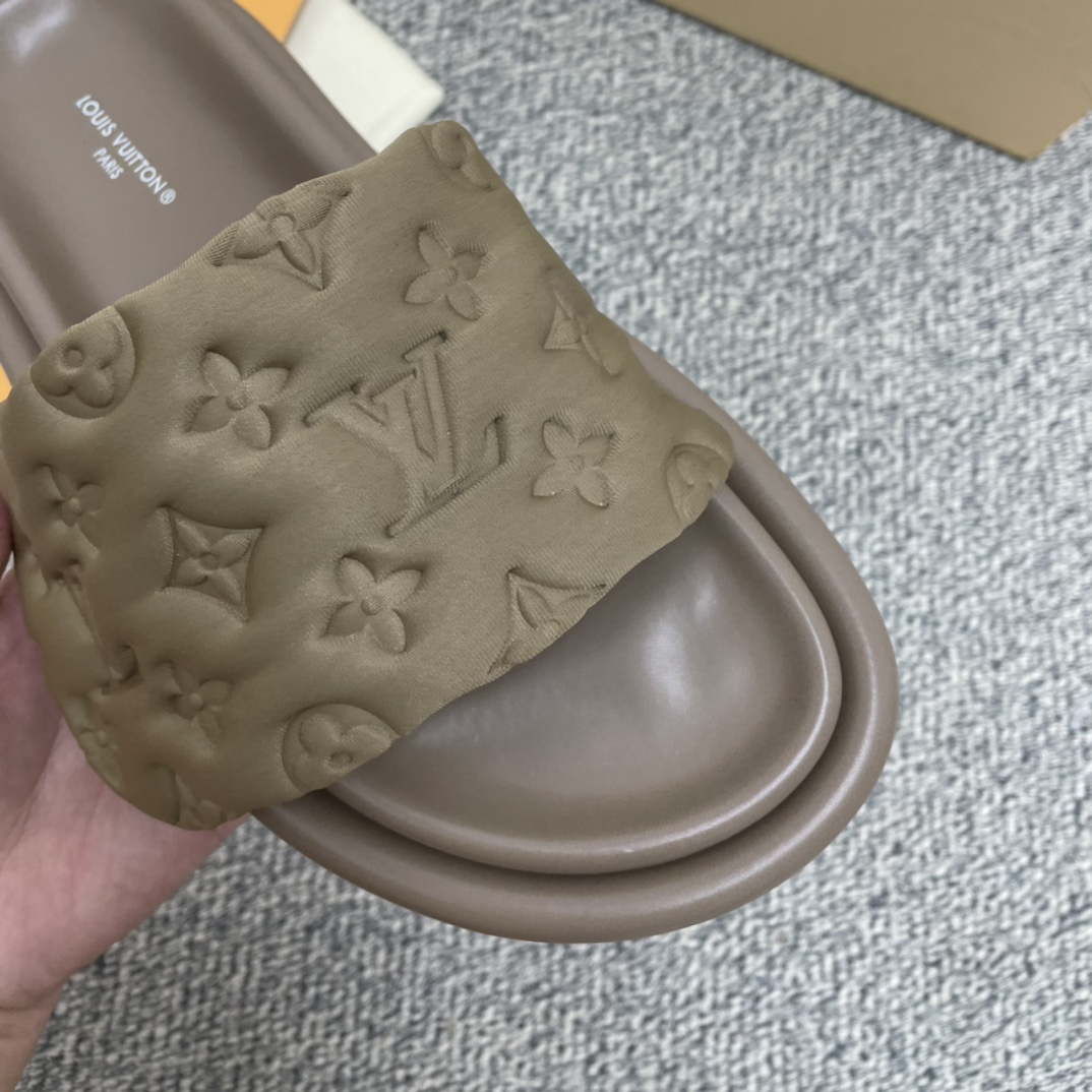 LV/路易威登 1v驴牌|𝟐𝟎𝟐𝟐春夏浮雕厚底 魔术贴拖鞋
