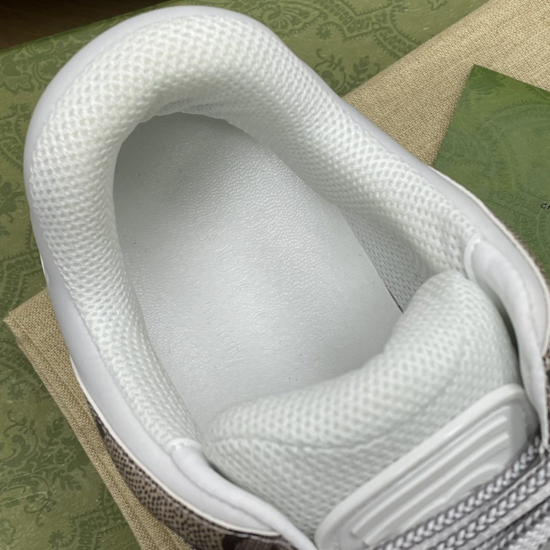 Gucci古驰   采用PVC+透气网情侣款球鞋