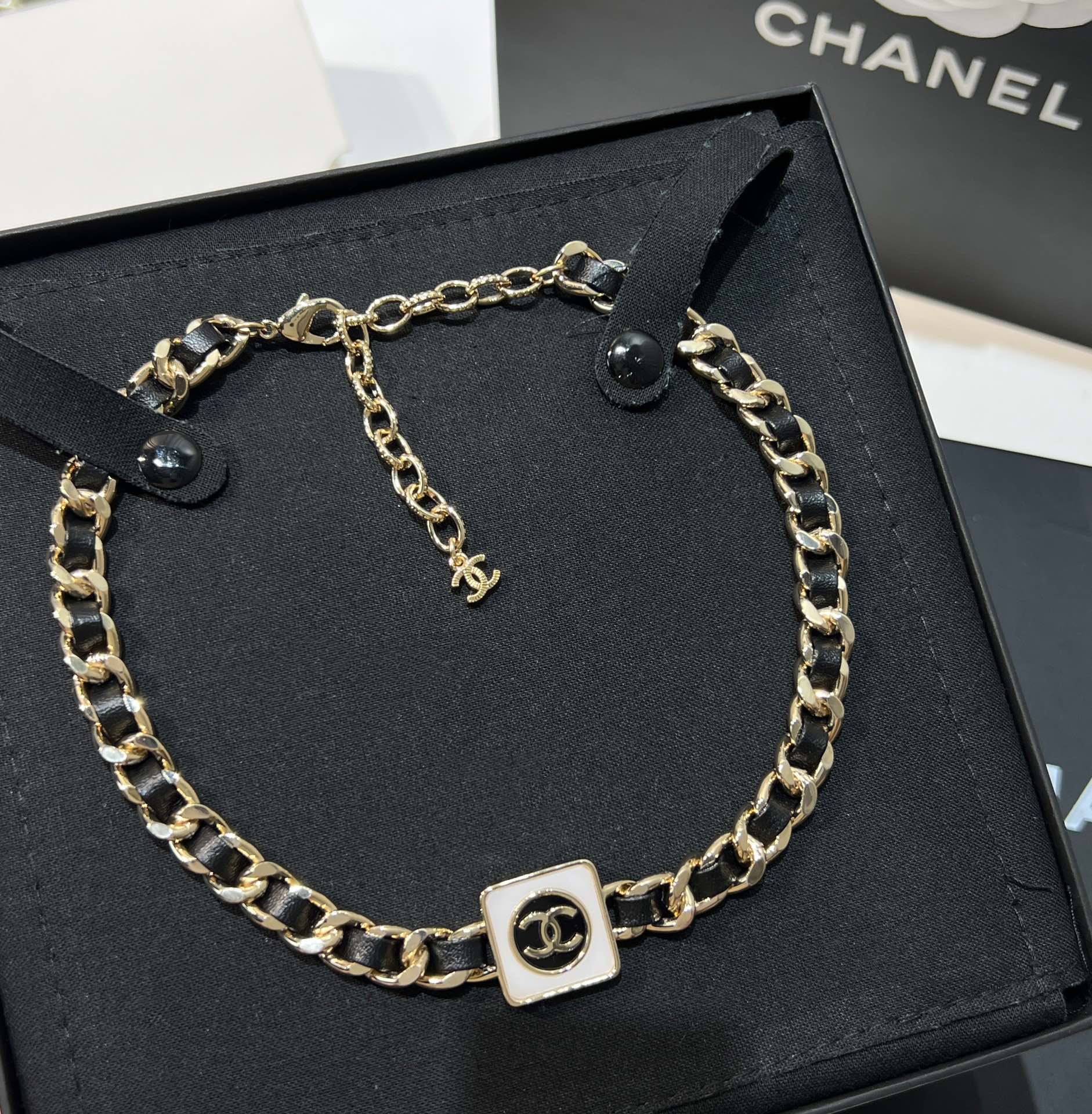 新款☑️CHANEL香奈儿双c 方形黑皮绳项链颈链