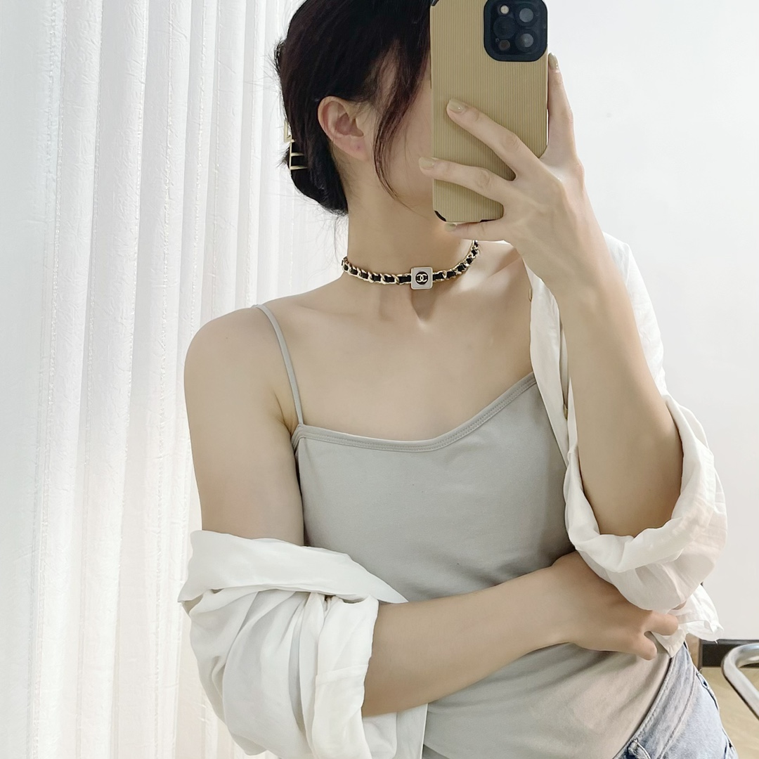 新款☑️CHANEL香奈儿双c 方形黑皮绳项链颈链