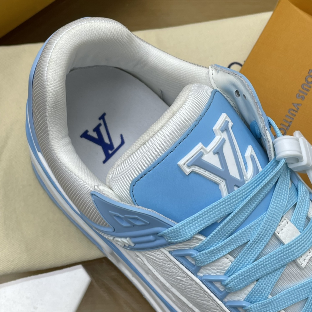 LV/路易威登 采用压印荔面小牛皮制成情侣款运动跑鞋