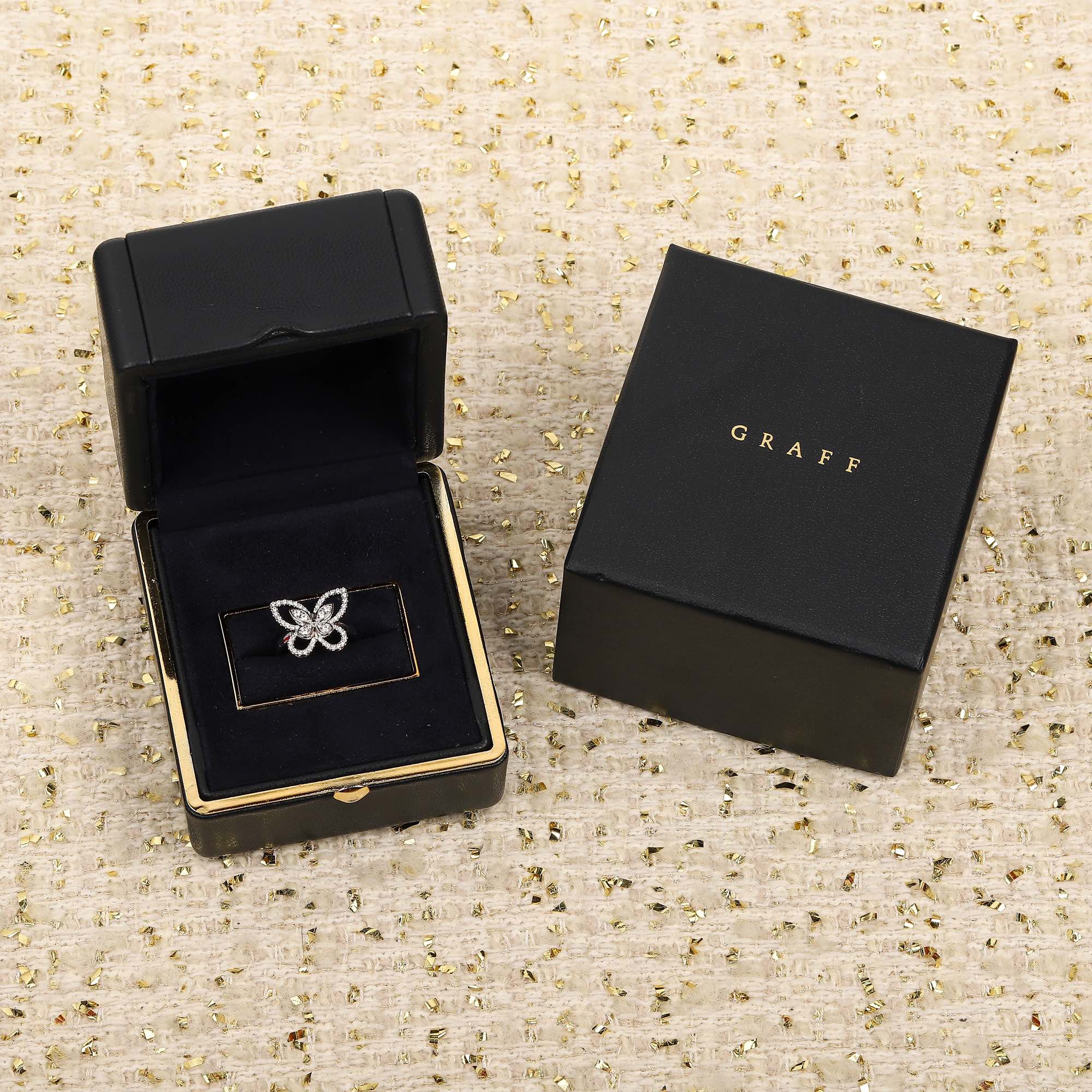 【】 幻影蝴蝶戒指 官网47 000+ 认准唯一一家真正购入珠宝类官网开发的，可订做真金真钻，只做对版官